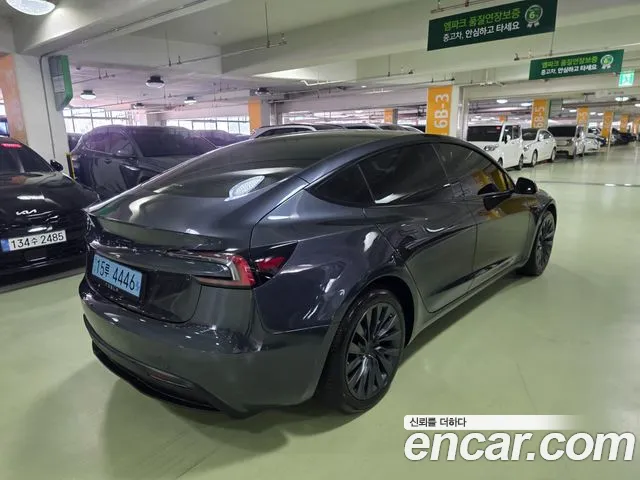 Tesla Model 3 — Фото автомобиля 4