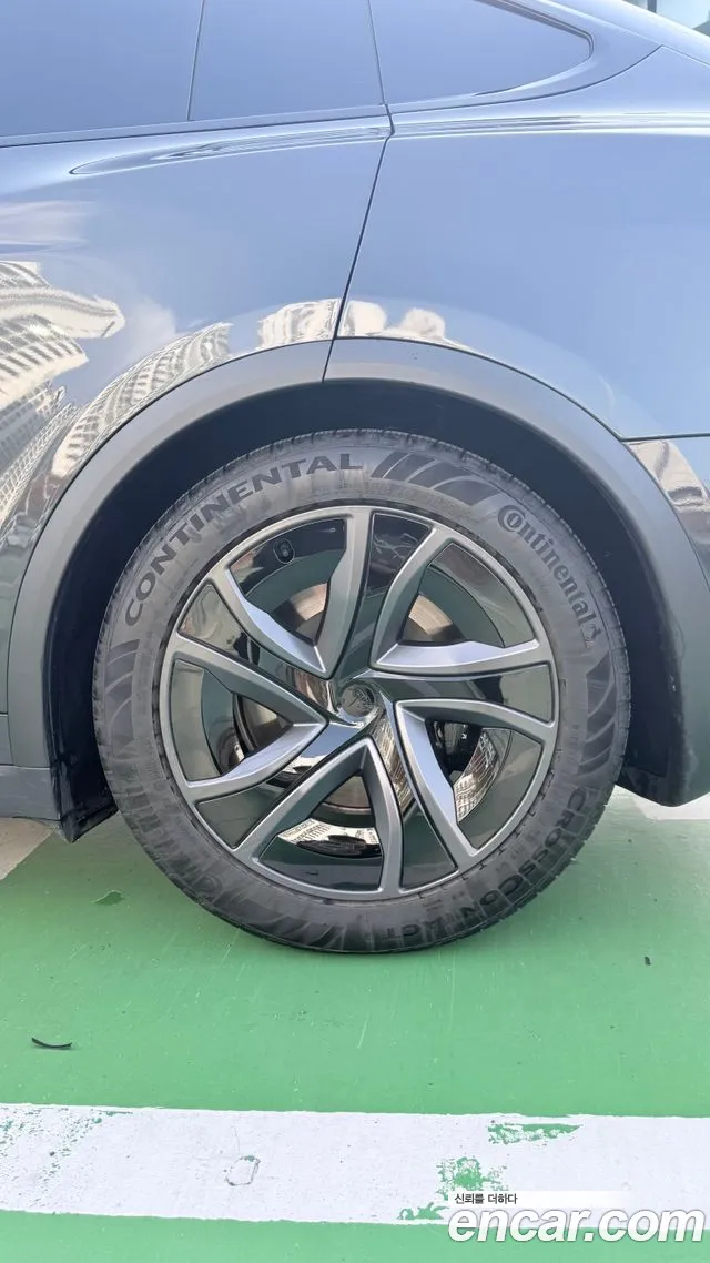 Tesla Model X — Фото автомобиля 10