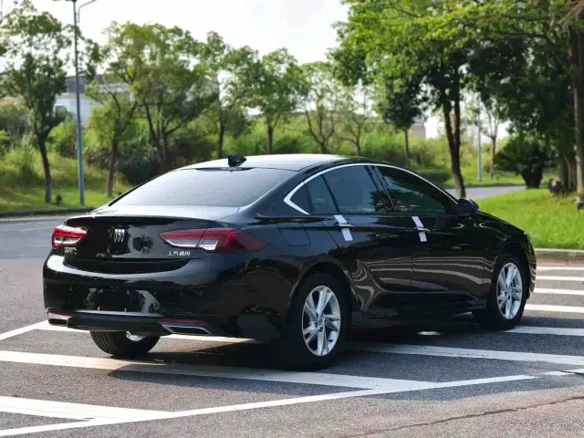 Buick Regal — Фото автомобиля 2