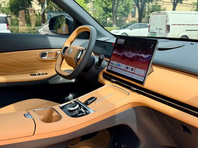 Geely Galaxy Starship 7 EM-i — Фото автомобиля 9