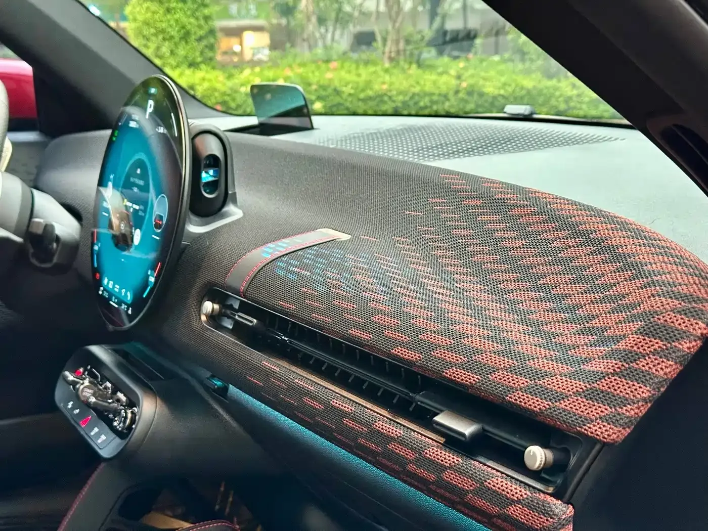 MINI Electric MINI JCW 2025 JOHN COOPER WORKS — Фото автомобиля 22