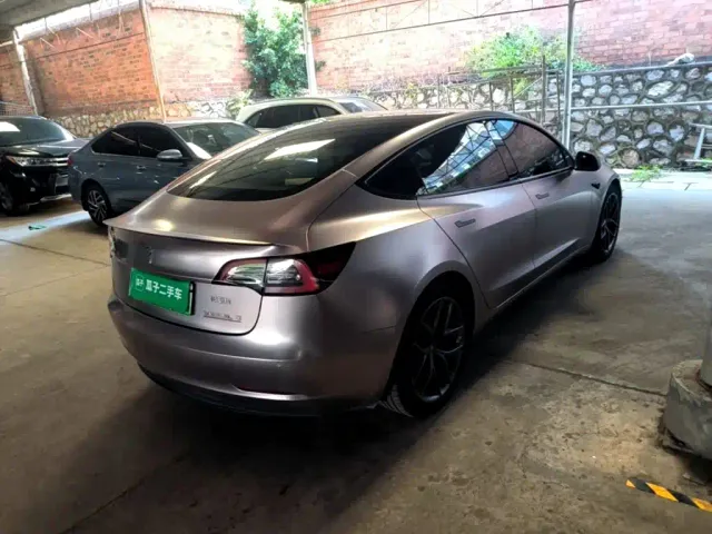 Tesla Model 3 — Фото автомобиля 4