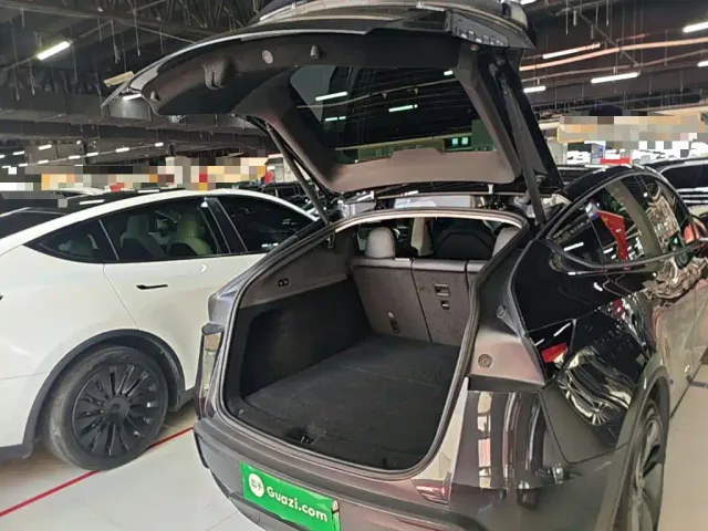 Tesla Model Y — Фото автомобиля 18