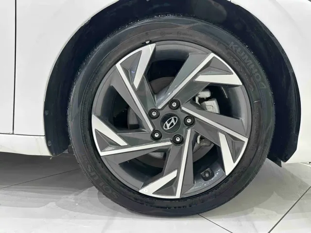 Hyundai Elantra — Фото автомобиля 20