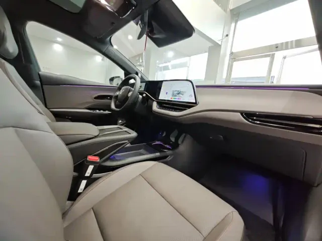 Hongqi EH7 — Фото автомобиля 14