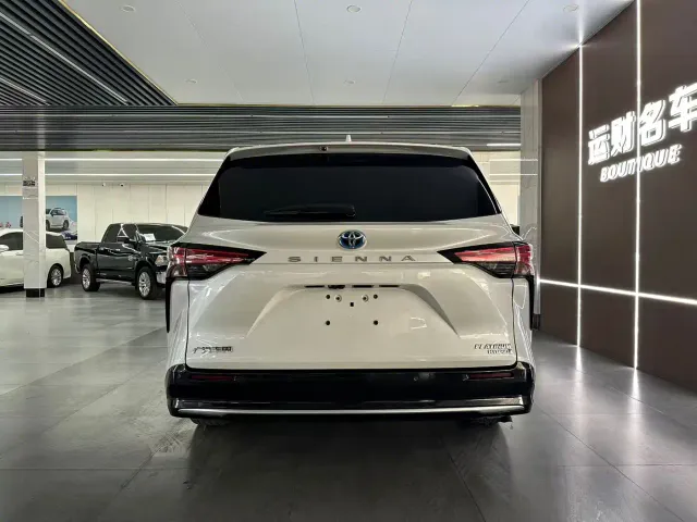 Toyota Sienna — Фото автомобиля 8