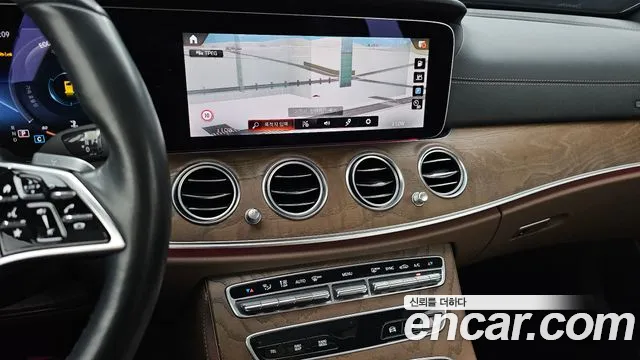 Mercedes-Benz E-Class — Фото автомобиля 15