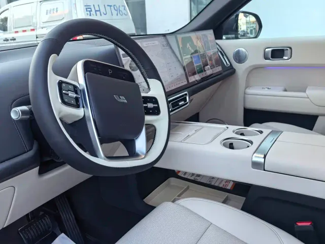 Li Auto L8 — Фото автомобиля 5