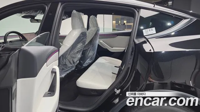 Tesla Model Y — Фото автомобиля 17