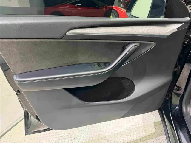 Tesla Model Y — Фото автомобиля 19