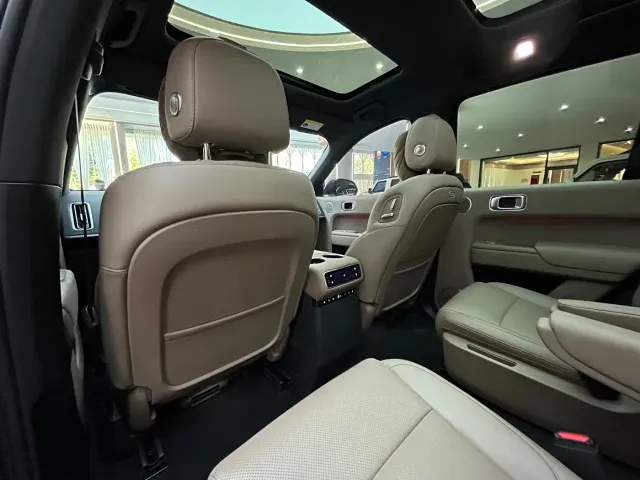 Li Auto L8 — Фото автомобиля 15