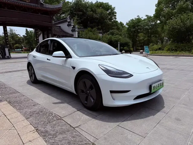 Tesla Model 3 — Фото автомобиля 3