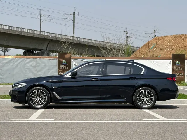 BMW 5 Series — Фото автомобиля 4