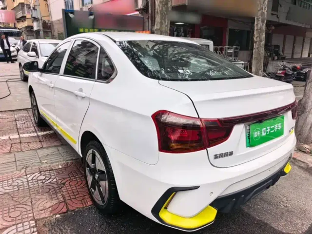Dongfeng Fengshen E70 — Фото автомобиля 4