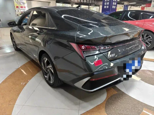 Hyundai Elantra — Фото автомобиля 3
