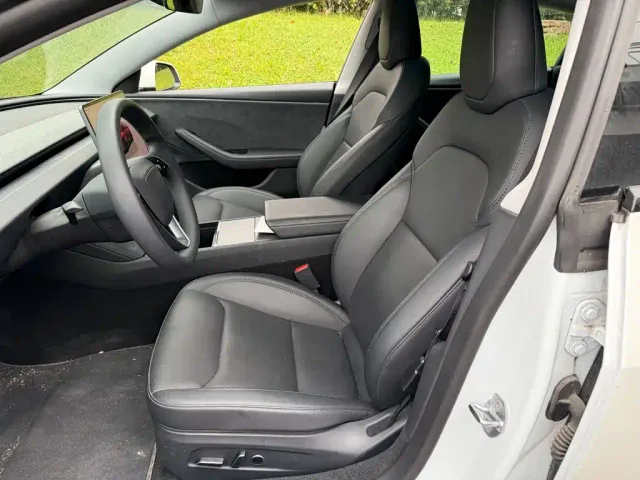 Tesla Model 3 — Фото автомобиля 8