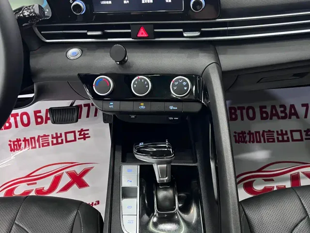 Hyundai Elantra — Фото автомобиля 15