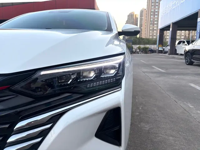 Dongfeng Yixuan MAX — Фото автомобиля 12