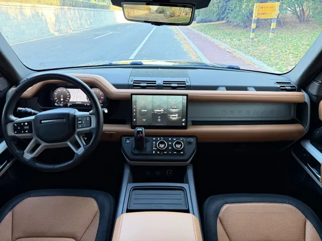 Land Rover Defender — Фото автомобиля 8