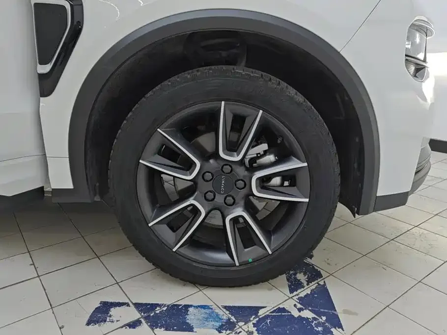 Lynk & Co Lynk & Co 01 2023 2.0TD 2WD Pro — Фото автомобиля 6