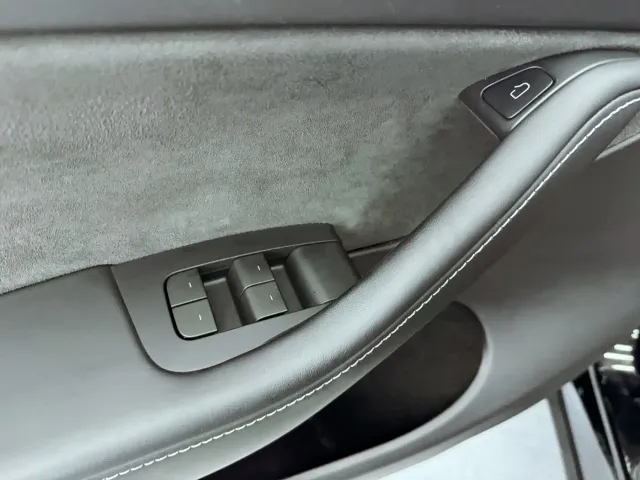 Tesla Model Y — Фото автомобиля 16
