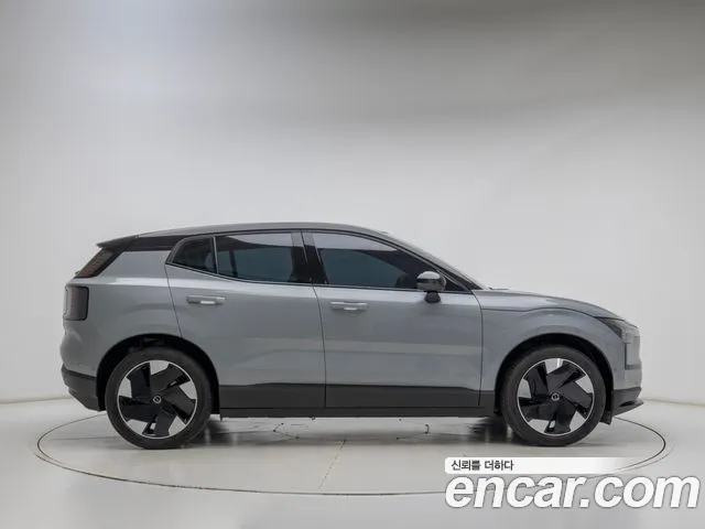 Volvo EX30 — Фото автомобиля 6