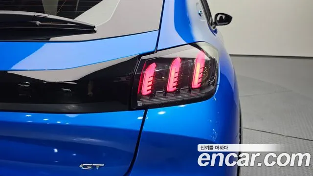 Peugeot 208 — Фото автомобиля 21