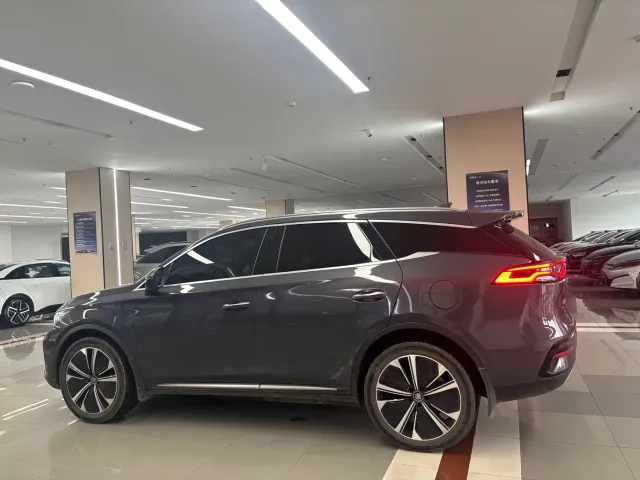 BYD Tang — Фото автомобиля 8