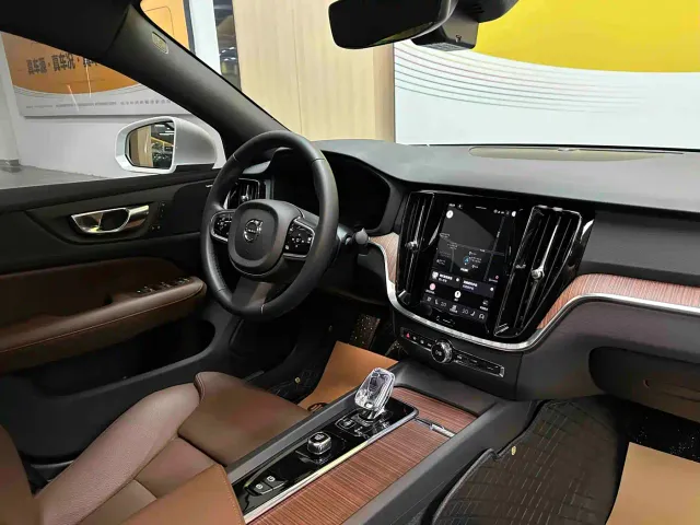 Volvo S60 — Фото автомобиля 9