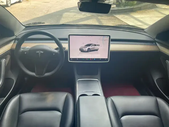 Tesla Model 3 — Фото автомобиля 5
