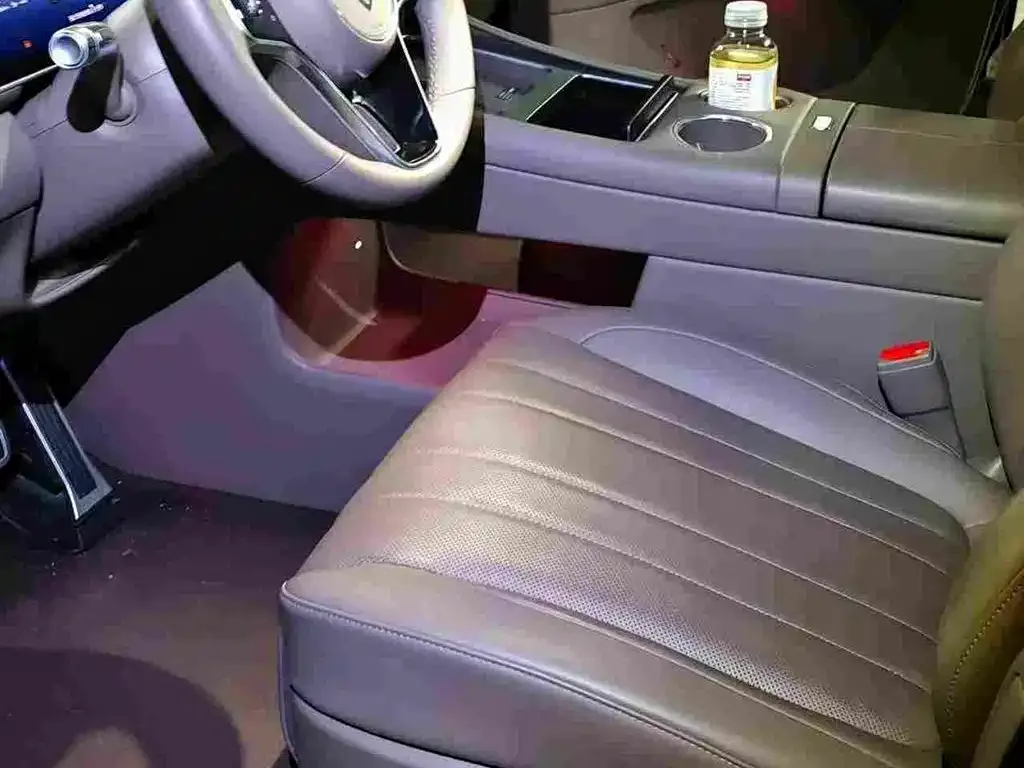 AITO Wenjie AITO M7 2026 Extended Range Ultra AWD 5-Seater — Фото автомобиля 4
