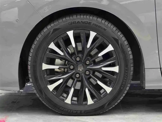 Toyota Vellfire — Фото автомобиля 4
