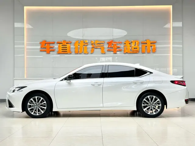 Lexus Lexus ES 2025 200 Ultimate Edition — Фото автомобиля 4