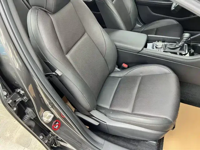 Mazda Axela — Фото автомобиля 24