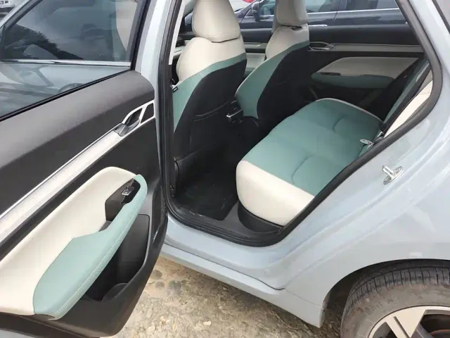 Geely Emgrand L — Фото автомобиля 11