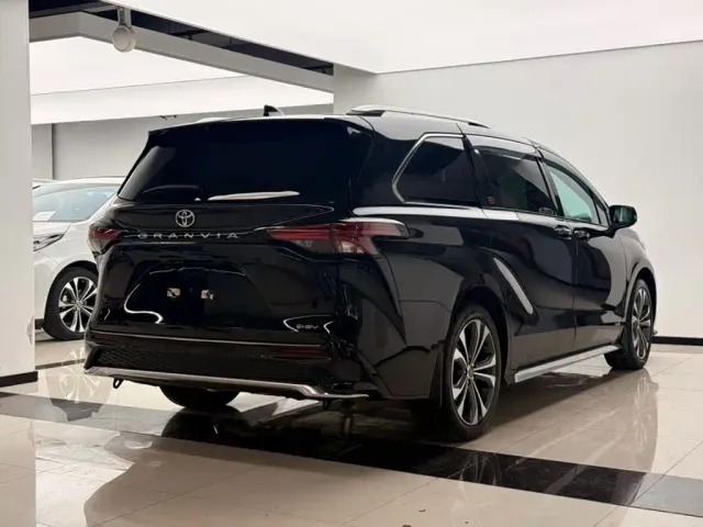 Toyota Granvia — Фото автомобиля 11