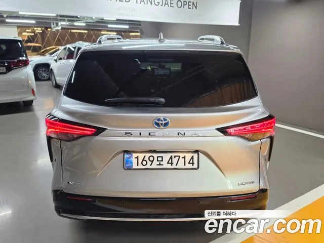 Toyota Sienna — Фото автомобиля 4