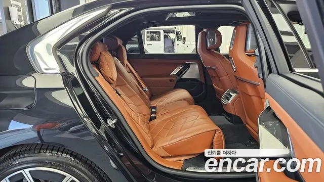 BMW 7-Series 7 серия (G70) 740i xDrive M Sport — Фото автомобиля 12