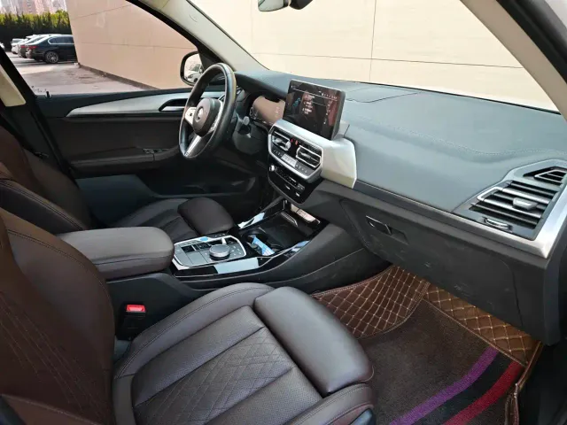 BMW iX3 — Фото автомобиля 16