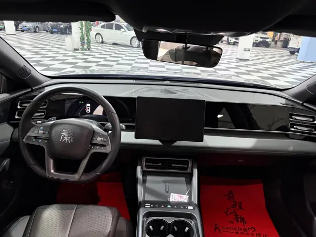 BYD Qin L — Фото автомобиля 9