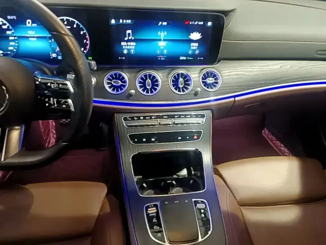 Mercedes-Benz E-Class — Фото автомобиля 5