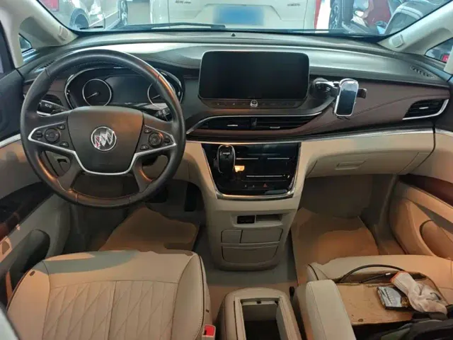 Buick GL8 — Фото автомобиля 9
