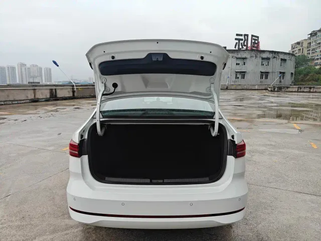 Volkswagen Lavida — Фото автомобиля 17