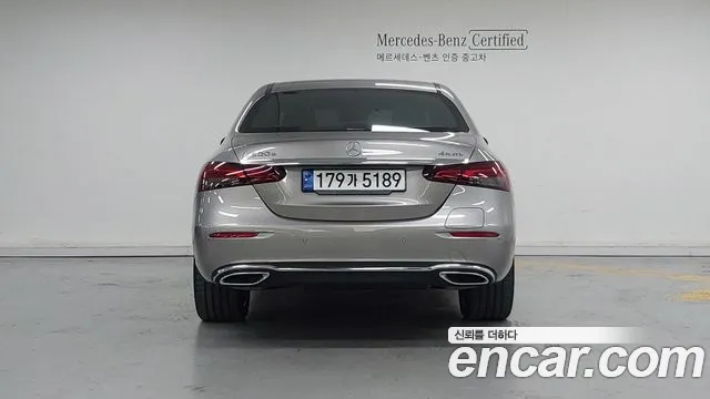 Mercedes-Benz E-Class — Фото автомобиля 4