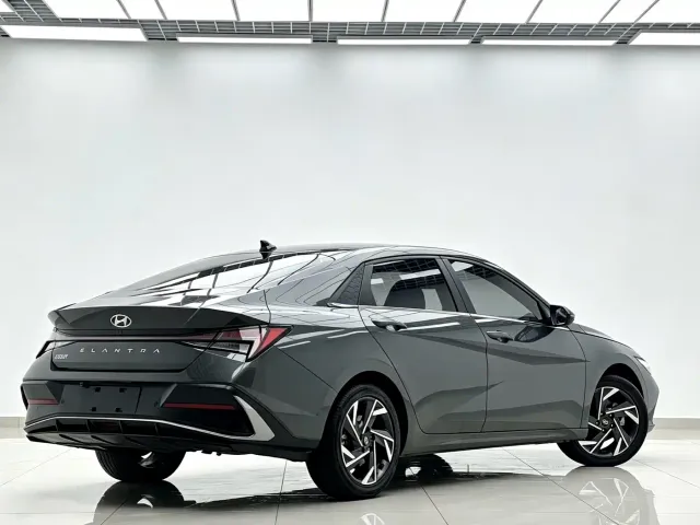 Hyundai Elantra 2023 Model 1.5L CVT LUX Premium Edition — Фото автомобиля 4