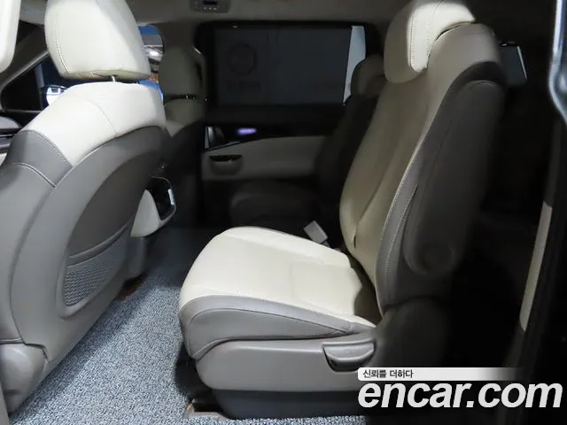 Kia Carnival Generation 4 — Фото автомобиля 7