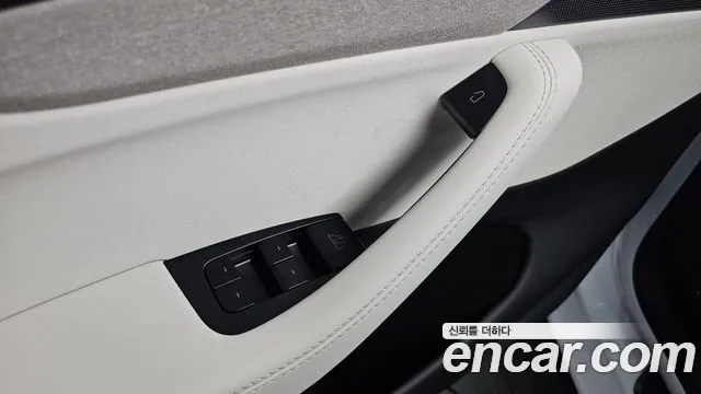 Tesla Model Y — Фото автомобиля 28