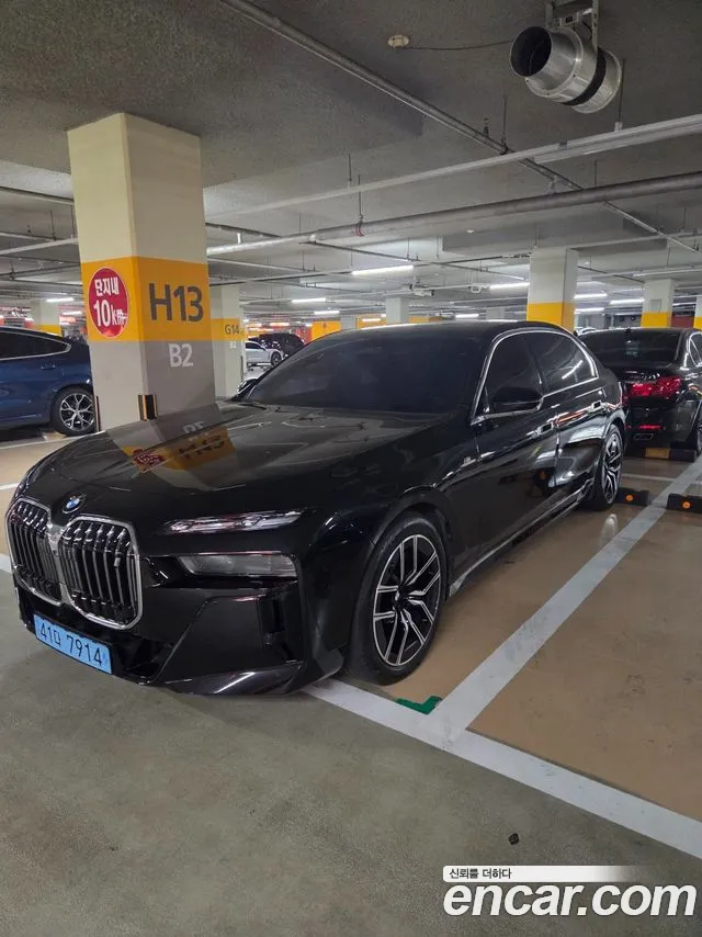 BMW i7 — Фото автомобиля 2