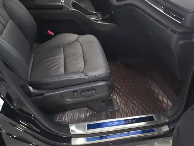 Honda Odyssey 2022 2.0L e:HEV Sharp·Prestige Edition — Фото автомобиля 8