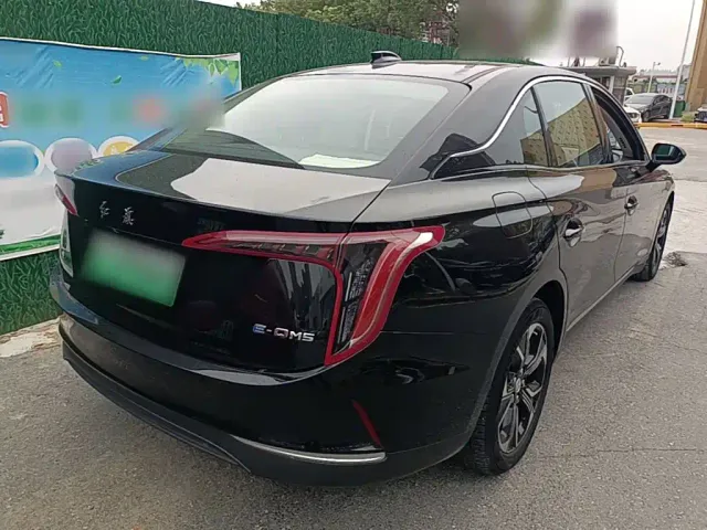 Hongqi E-QM5 — Фото автомобиля 5